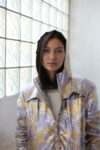 ぱちぱち音* - Blouson en jacquard lamé à capuche