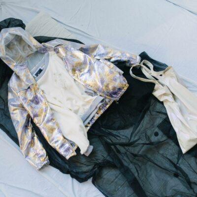 ぱちぱち音* - Blouson en jacquard lamé à capuche
